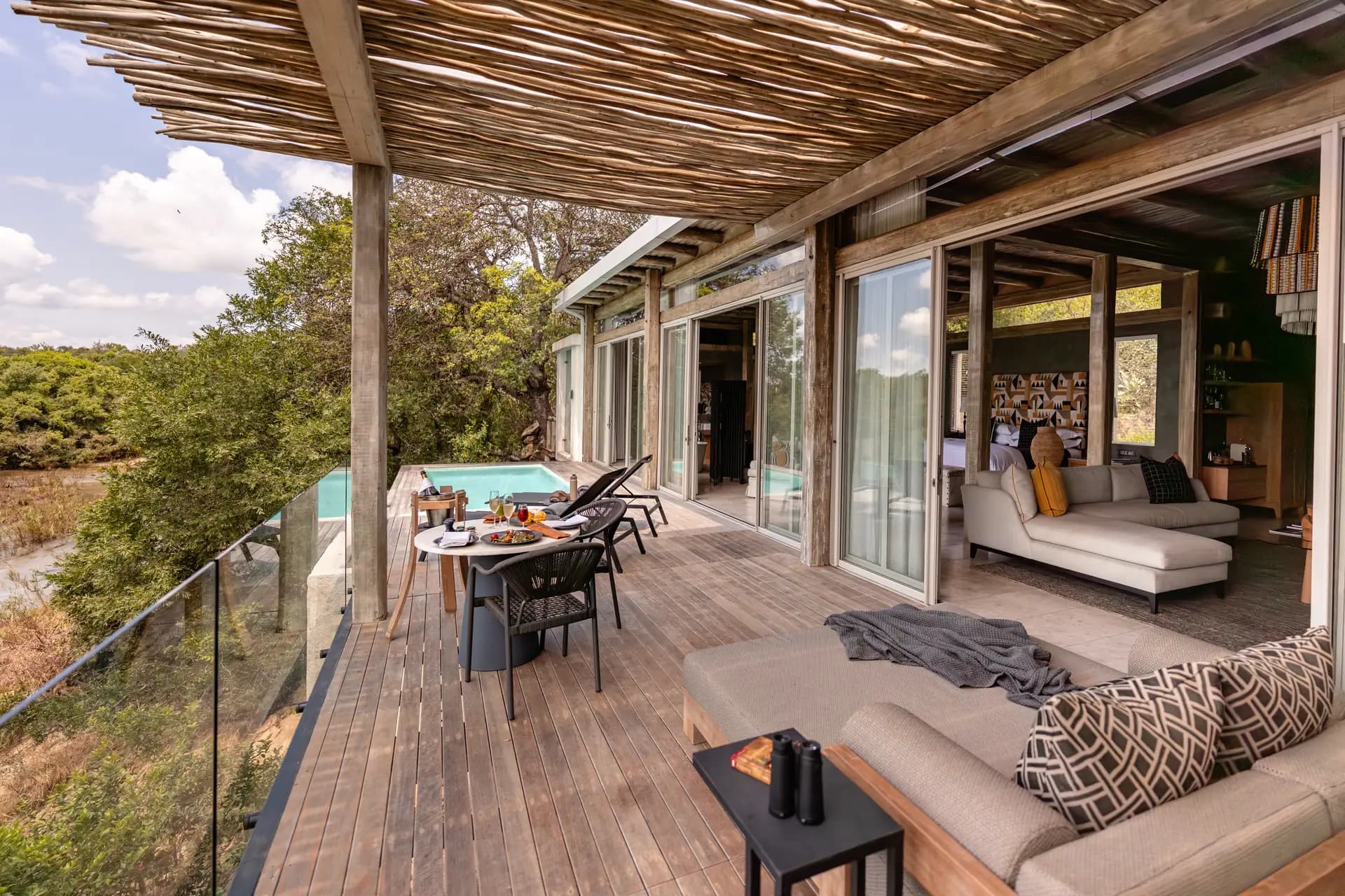 Kapama: Terrace with private pool