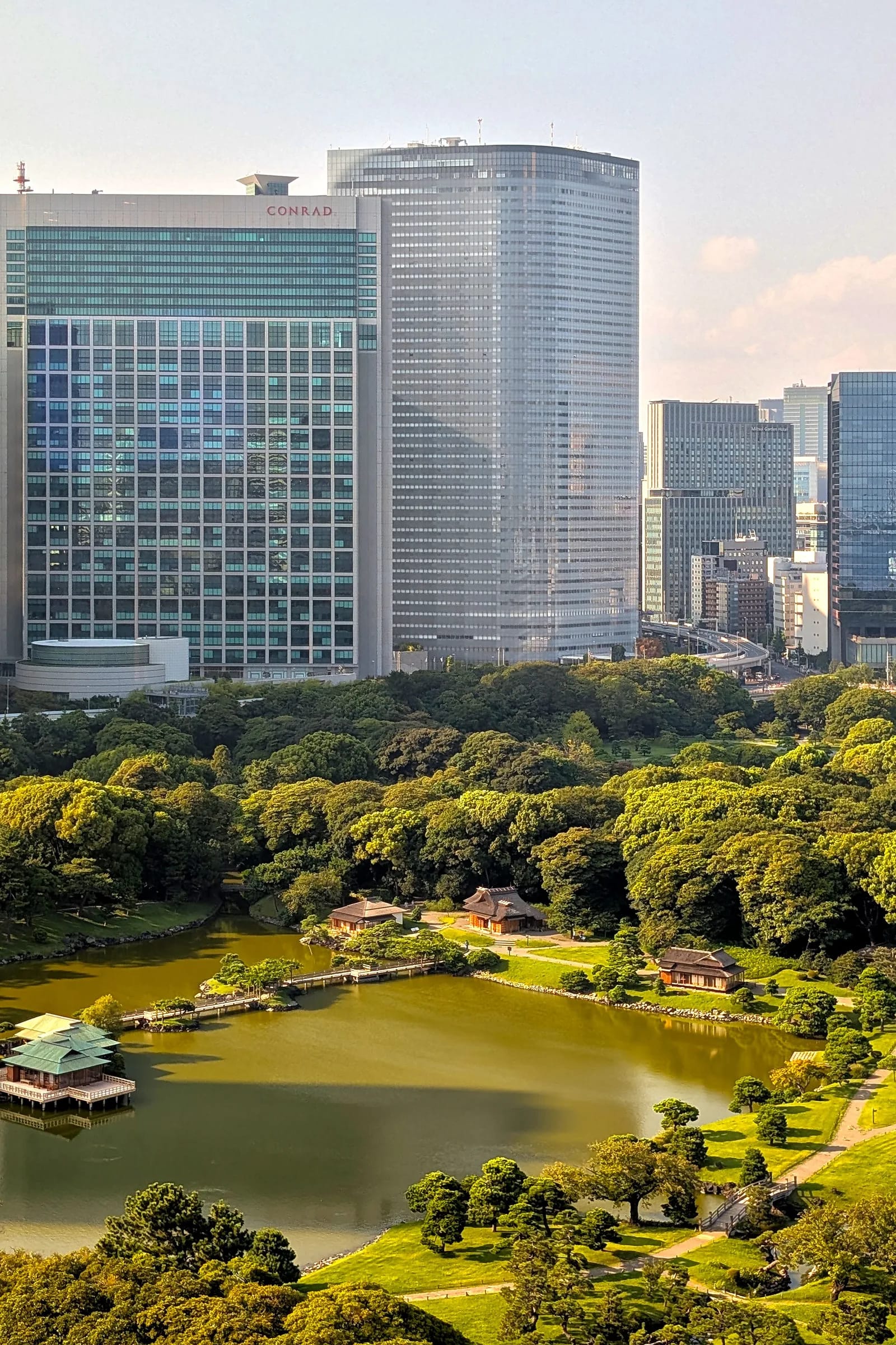 Teahouse by the pond in Hamarikyu garden before skyscrapers