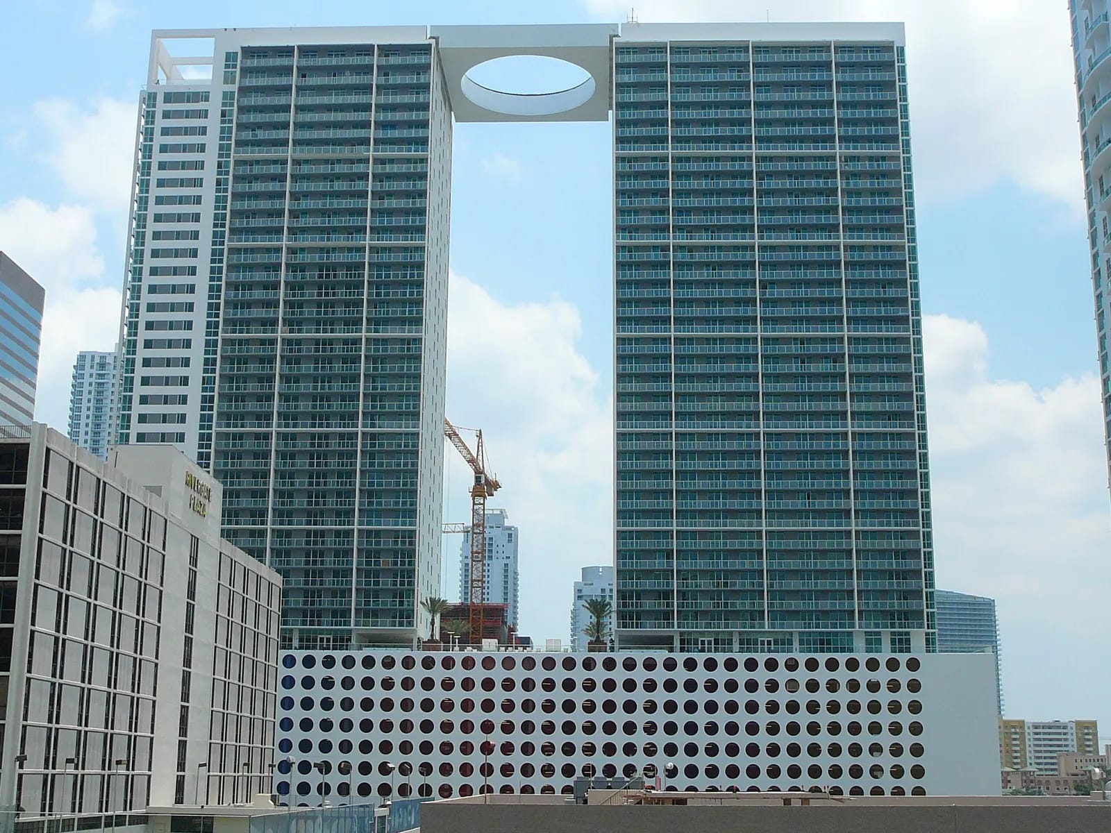 500 Brickell, Brickell
