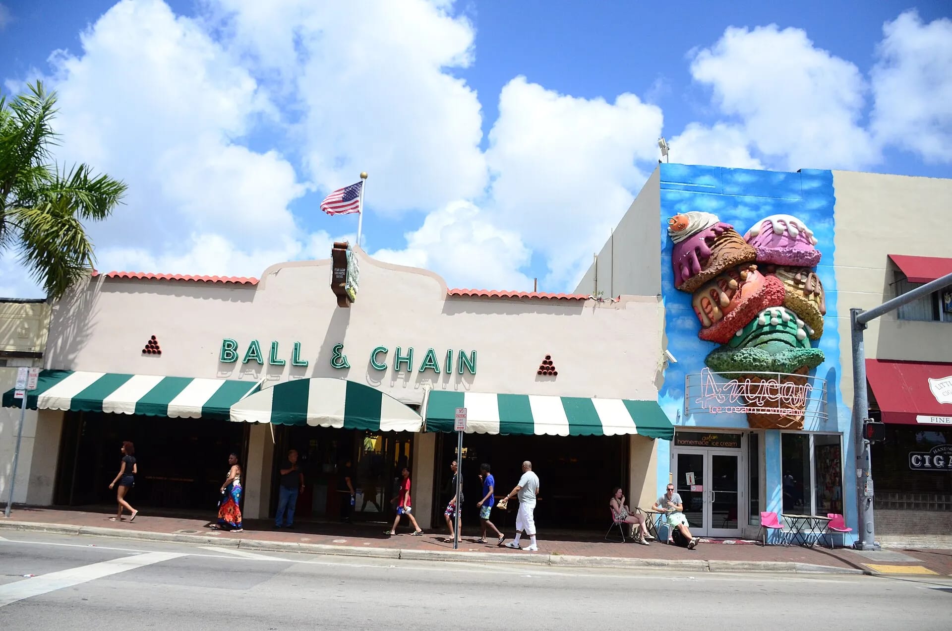 Fachada del bar Ball & Chain en la Calle Ocho de Little Havana