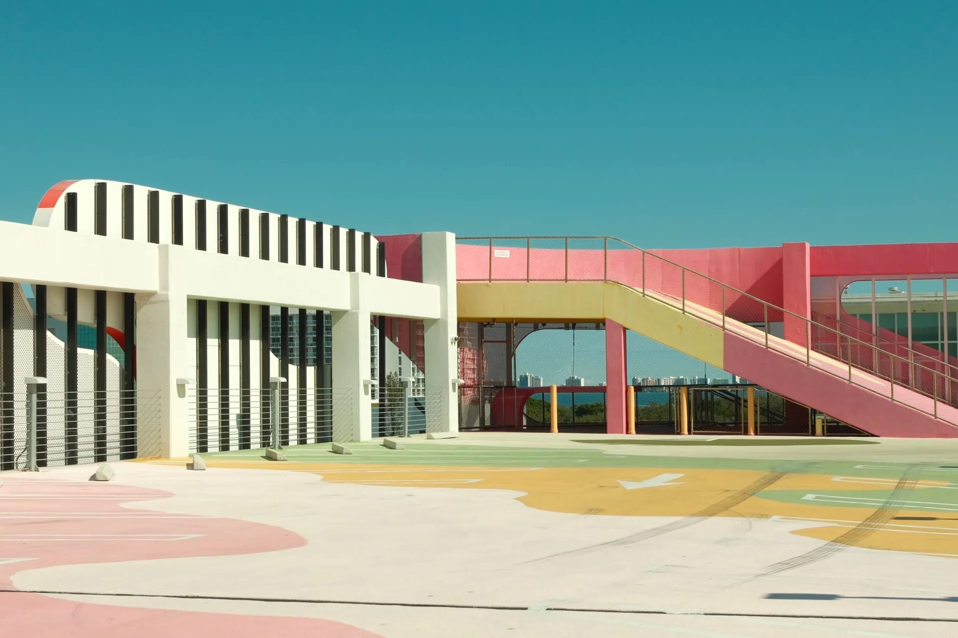 Edificio de colores pastel en el Design District