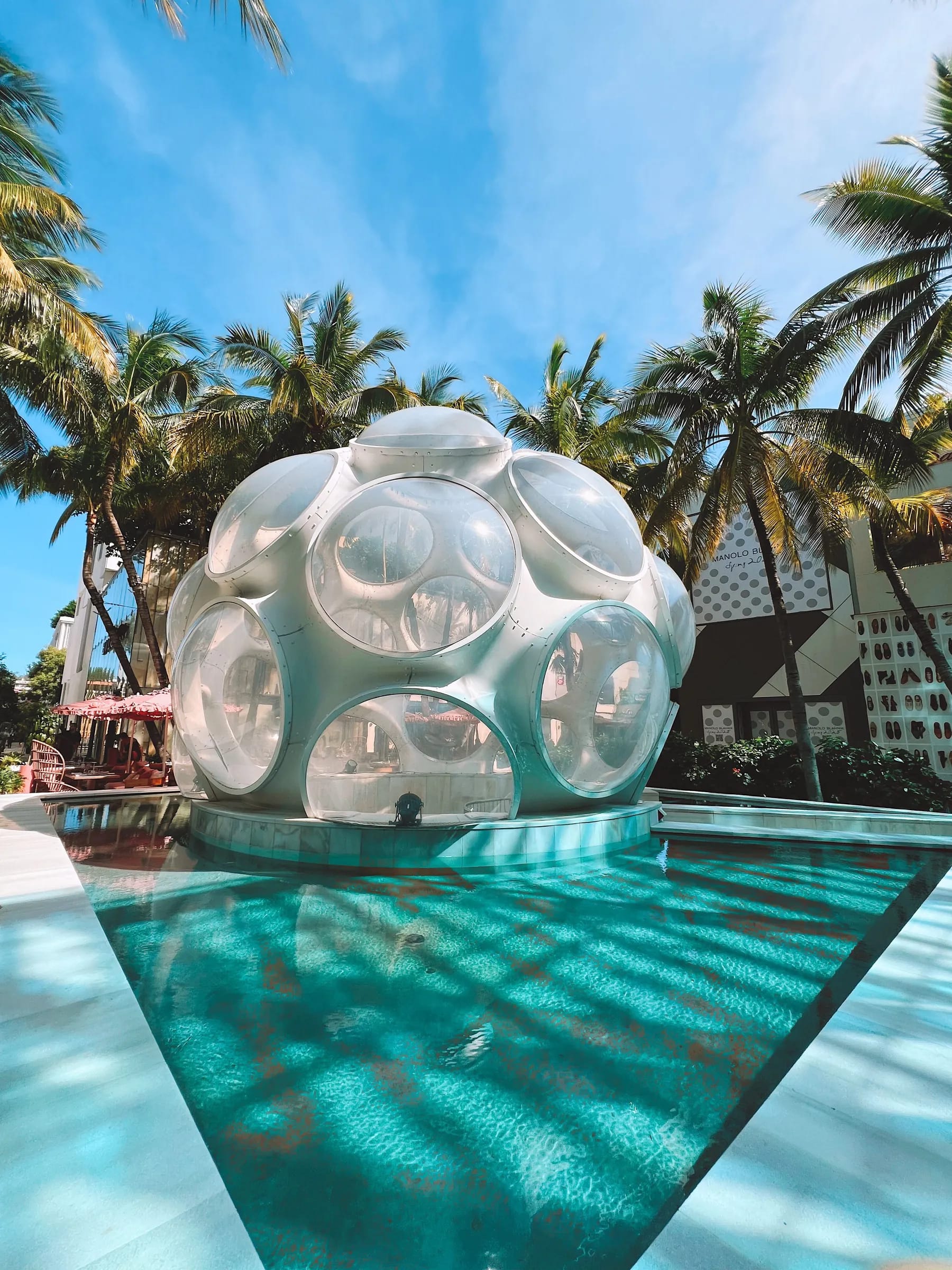 Escultura esférica Fly's Eye Dome en el Design District