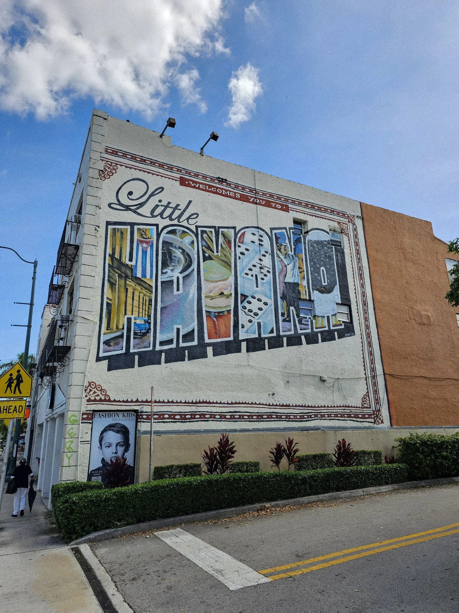 Letrero de Little Havana en una fachada
