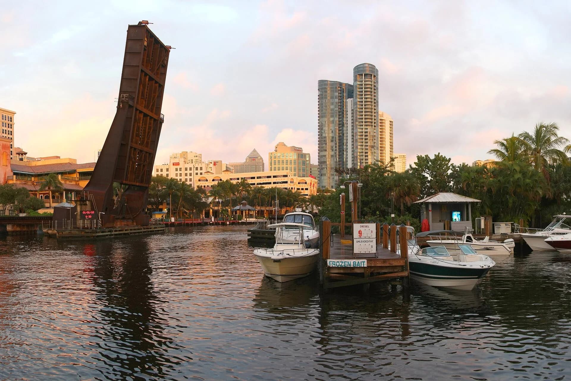 Bascule bridge and boats on the New River in Fort Lauderdale